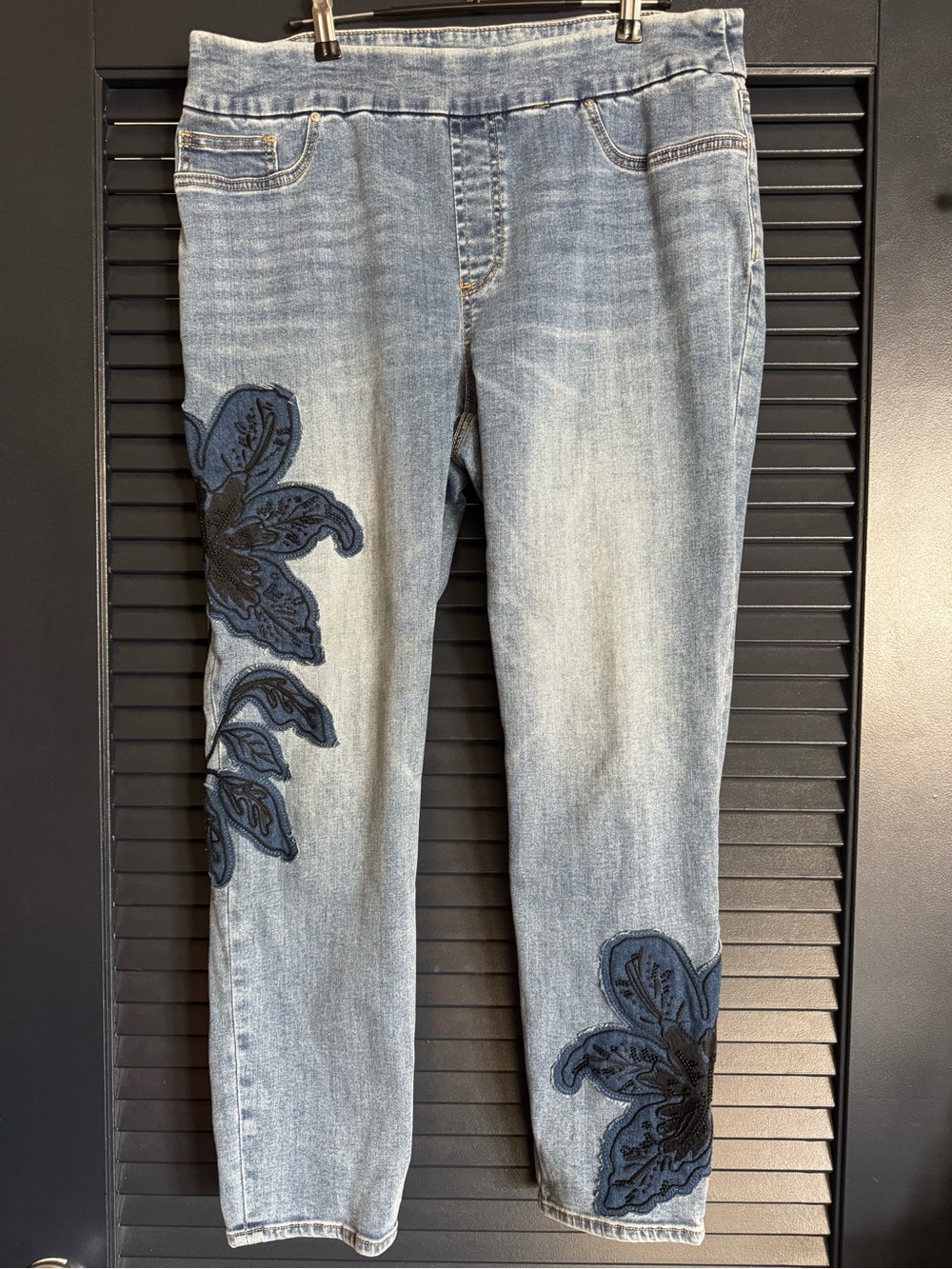 Chico’s Floral Appliqué Pull-On Jeggings 2.5R